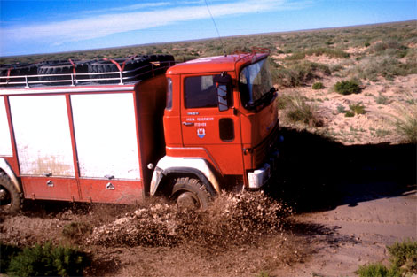 schlammfahrt im ausgetrockneten see