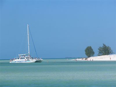 Katamaran vor Cayo Largo